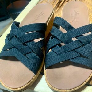 Sketchers 8.5 comfy Sandals 🩴